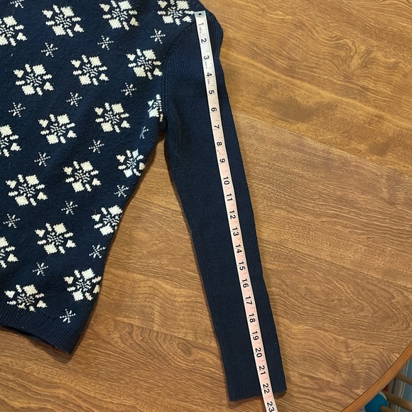 SNOW FLAKE SWEATER - Picture 3 of 5